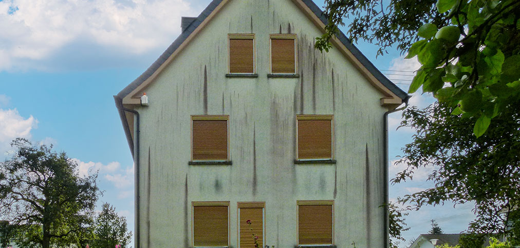 Mehrfamilienhaus Giebelseite – vorher